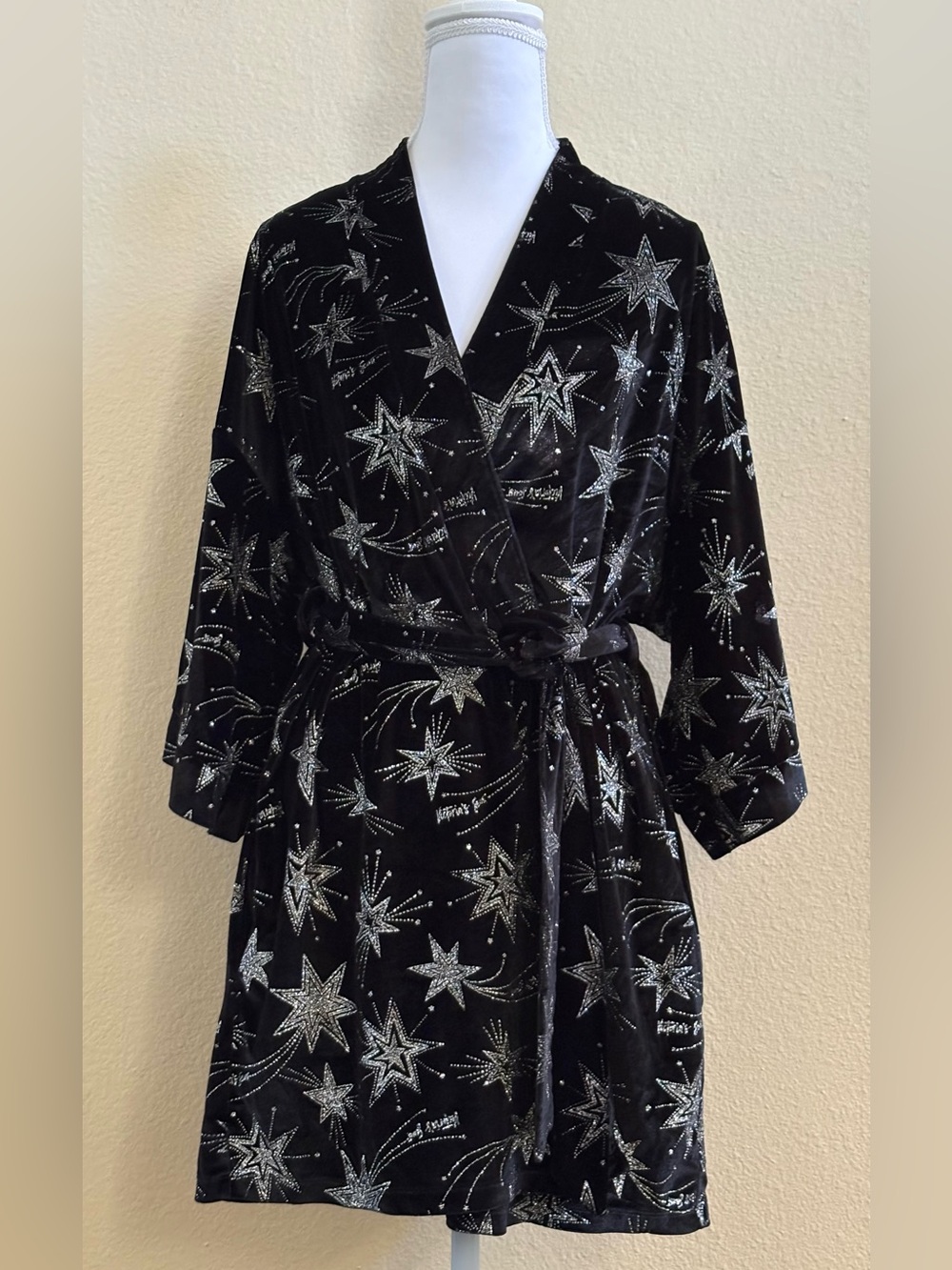 VICTORIA’S SECRET BLACK VELVET KIMONO ROBE SILVER GLITTER CELESTIAL STARS XS/S